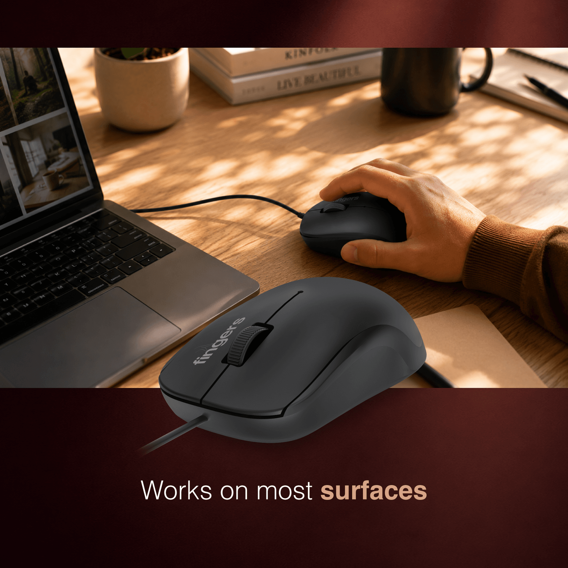 Side view of FINGERS Ultrahit wired usb mouse